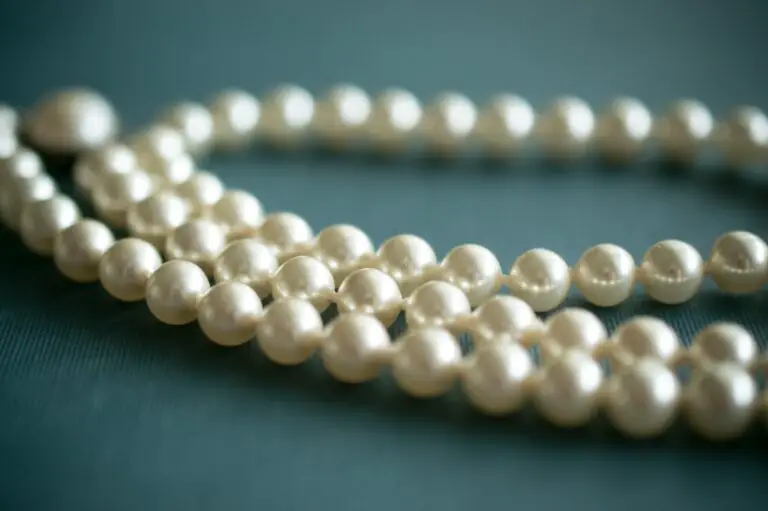 Biblical Meaning of Pearls in Dreams: Symbolism and Interpretation