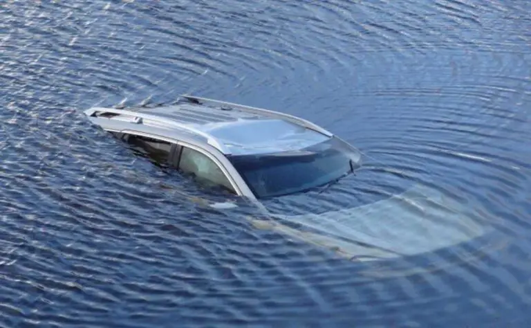 Spiritual Meaning: Drowning in a Car Dream Interpretation