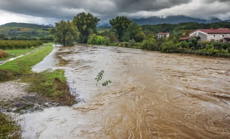 Exploring the Spiritual Meaning of an Overflowing River in Your Dreams