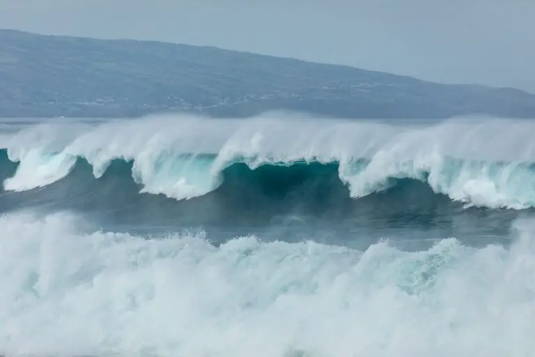 Biblical Interpretation of Big Waves in Dreams: Exploring Symbolism and Significance