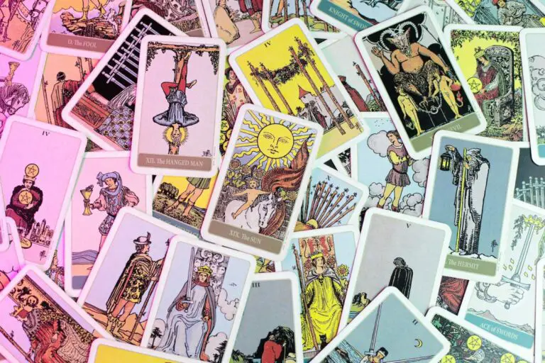 Unlocking the Spiritual Meaning: Dreaming of Tarot Cards