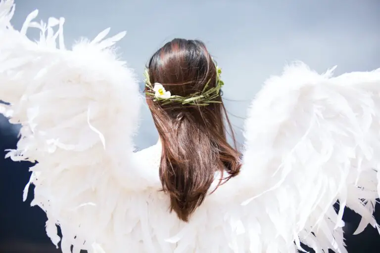 Spiritual Meaning of Dreaming About Heavenly Angels: Insights and Interpretations