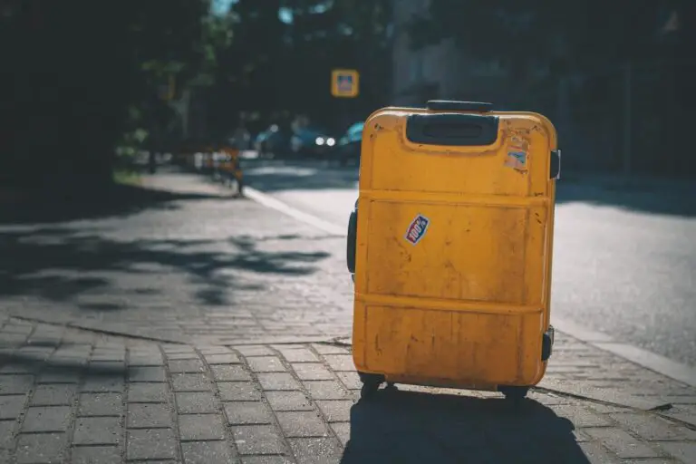 Unlocking the Spiritual Meaning of Dreaming About a Suitcase